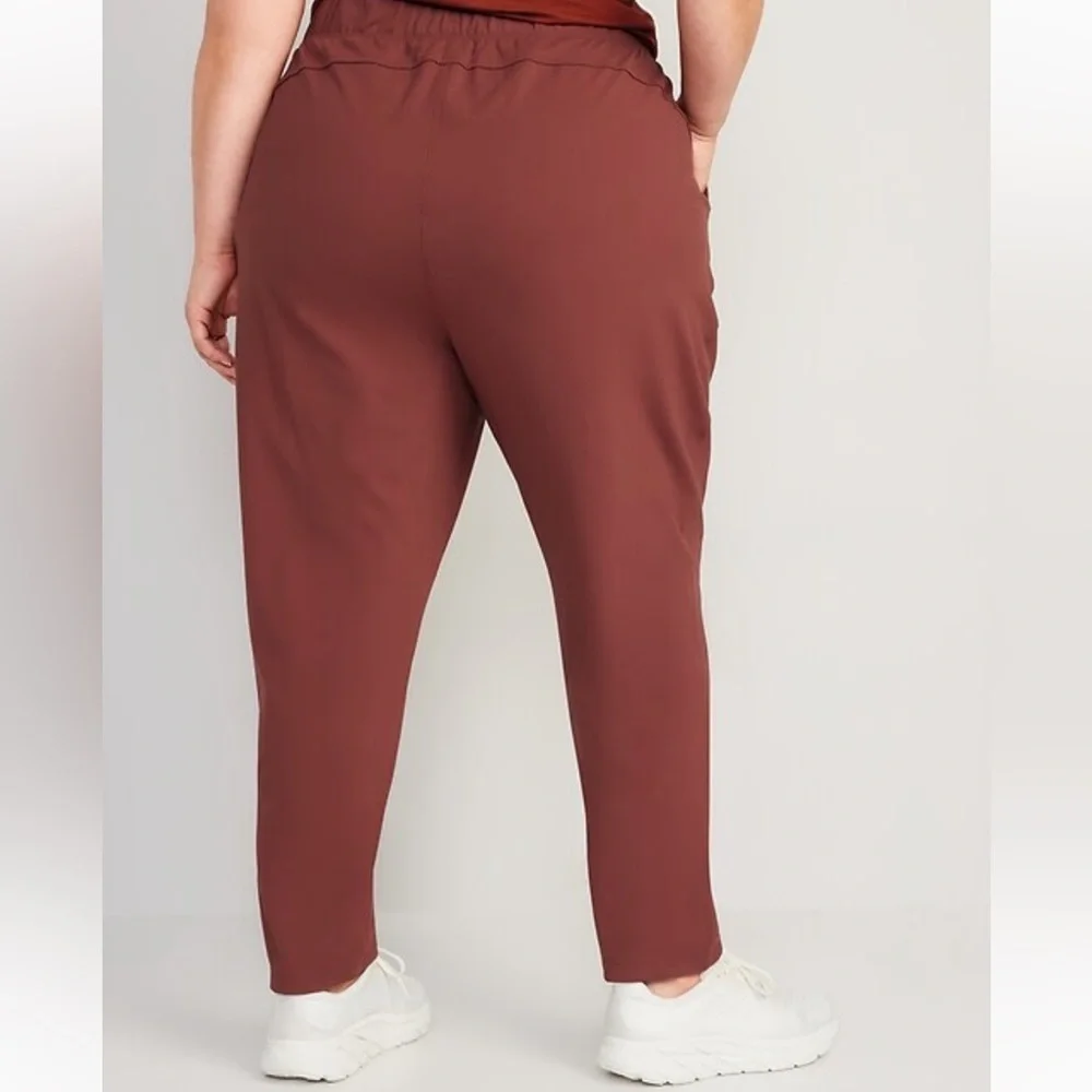 Old Navy Power Soft Coze Slim Taper Pant Size XL - Picture 2 of 5